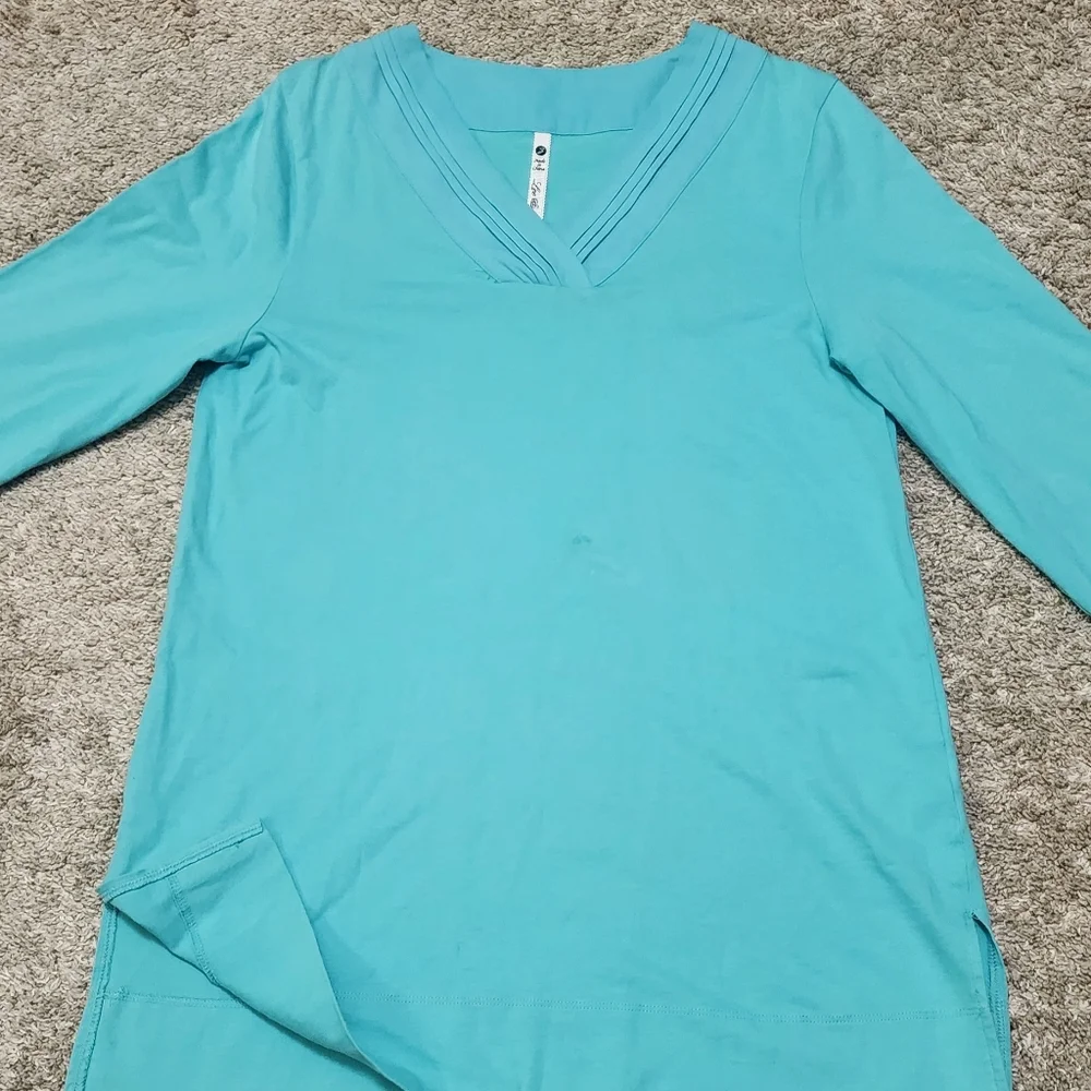 Leo & Nicole Turquoise V-Neck Tunic - Picture 2 of 8
